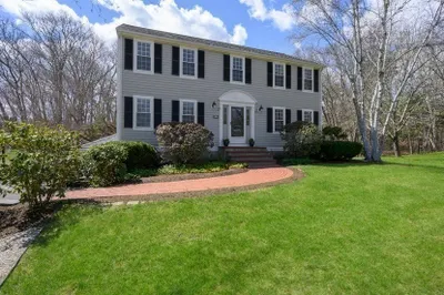 22 Pierce Ave 1