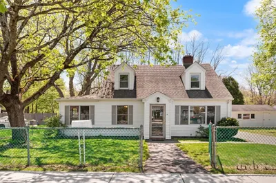 26 Alandale Pkwy
