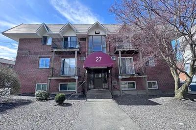 27 Gordon St #204 1