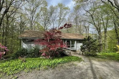 118 Vaughn Hill Rd 1