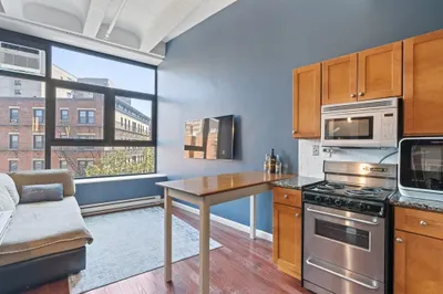 12 Stoneholm St #318