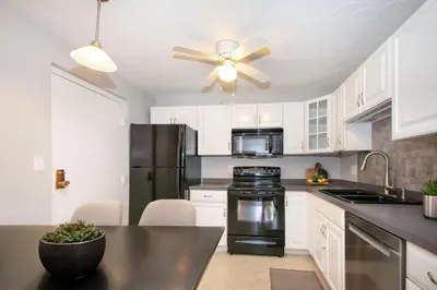 211 West St #4B 1