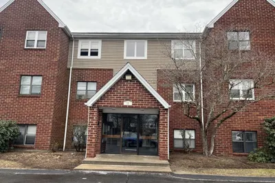 10 Longworth Ave #7