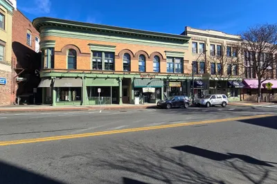 32 Pleasant St #3G 1