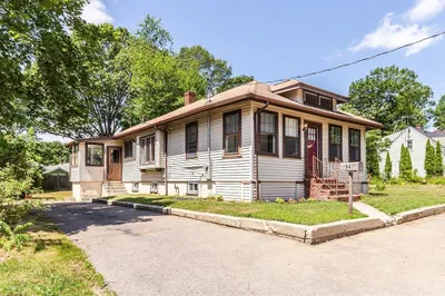 94 Hollis St