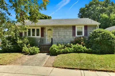 95 Laurie Ave
