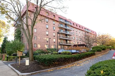 125 Pleasant St #201