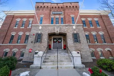 76 Court St #4 1