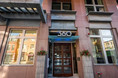 360 Newbury St #402 1