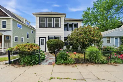 60-62 Cornell St #62 1