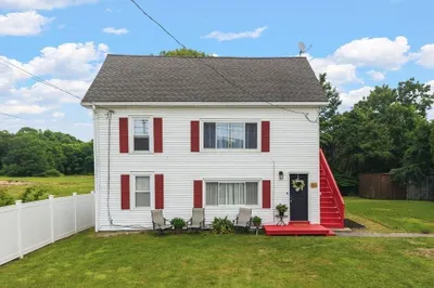 66 Middle Rd