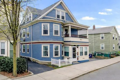 16-18 Columbus Avenue 1