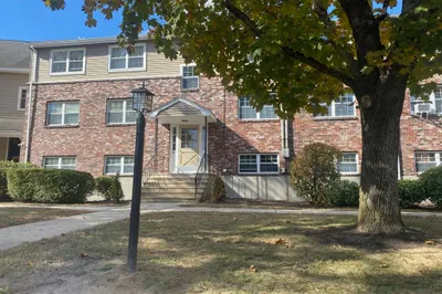 8a Mayberry Drive #2
