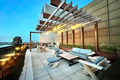 100 Lovejoy Wharf #8M