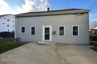 693 N Broadway 1