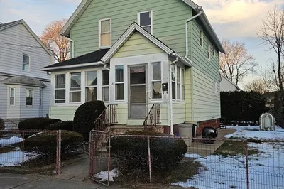 16 Bristol St
