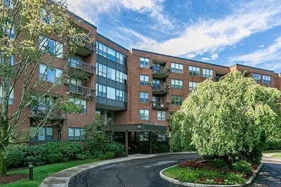 210 Nahanton St #406 1