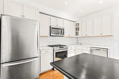 8 Temple St #8