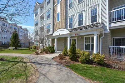7 Morgan Dr #203 1