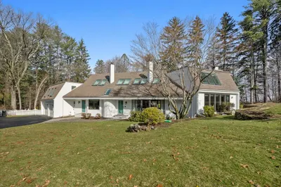 40 Lincoln Cir E Cir