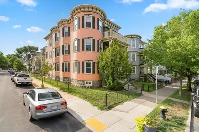 19 Pleasant St 1