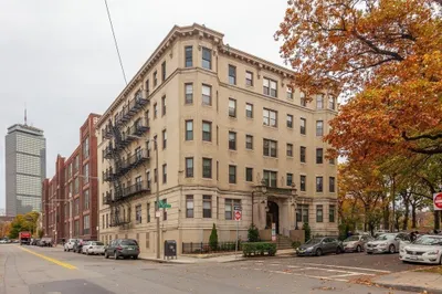 50 Charlesgate E #195