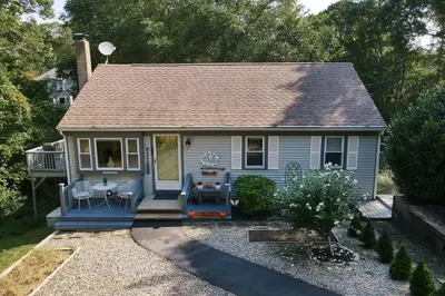 35 Mohican Ave