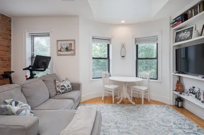 221 W Newton St #4