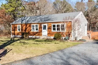 40 Chartwell Drive