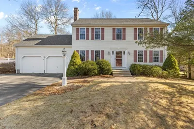 32 Wisteria Dr 1