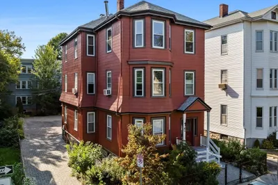 15 Woodman St #3