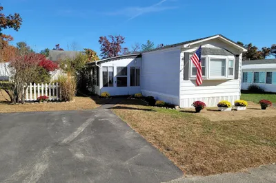 4 Johns Dr 1
