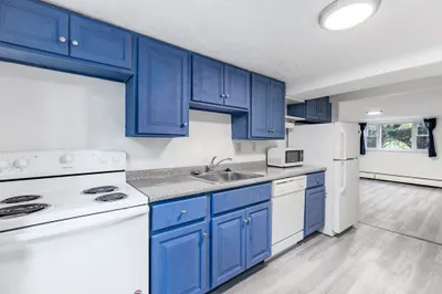 49 Colborne Rd #B2