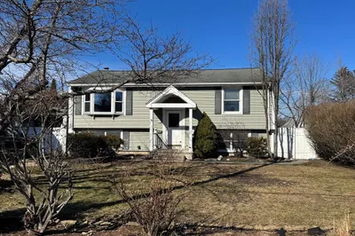 86 E Main St