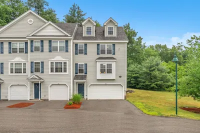 22 BraDley Dr #D 1