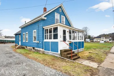 150 E Main St