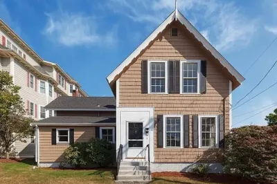 373 Pleasant St 1