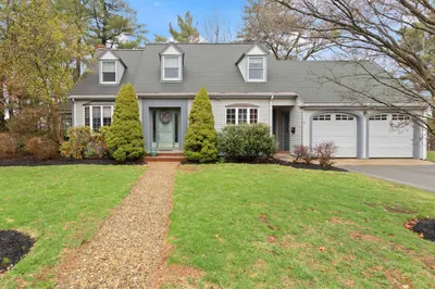 16 Lakeview Dr 1