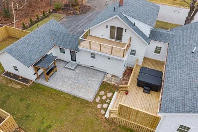 7 Nipmuck Dr 1