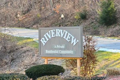 124 RivErviEw PlacE #E