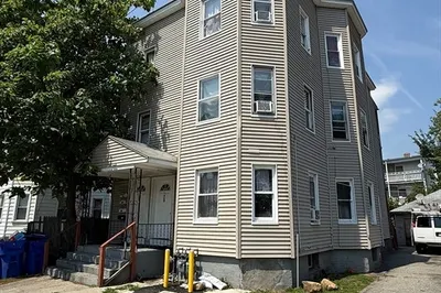 75-77 Mooreland St 1