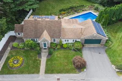 44 Oak Pond Ave 1