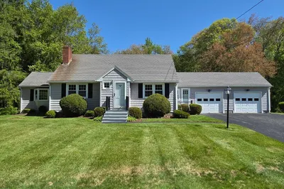 44 Lake Pkwy 1