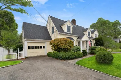 55 Burnside Rd 1