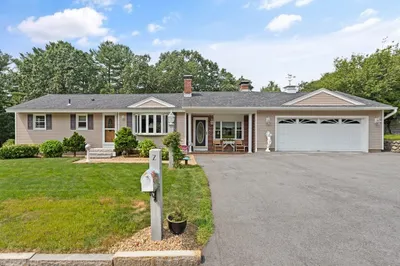 40 Newport Dr 1