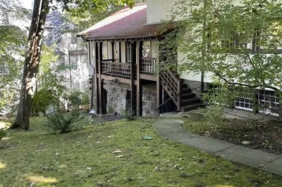 283 BuckminsteR Rd #R