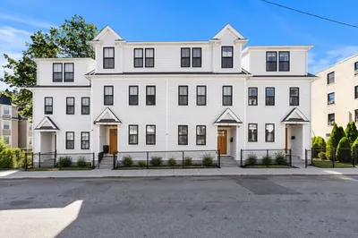 24 Bradshaw St #4 1