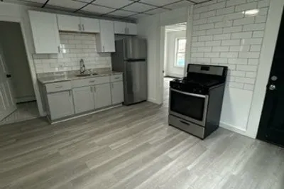 66 Broadway #2R 1