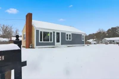 24 Hazelmoor Rd