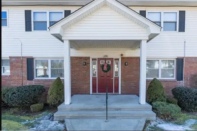 120 Colonial Cir #B